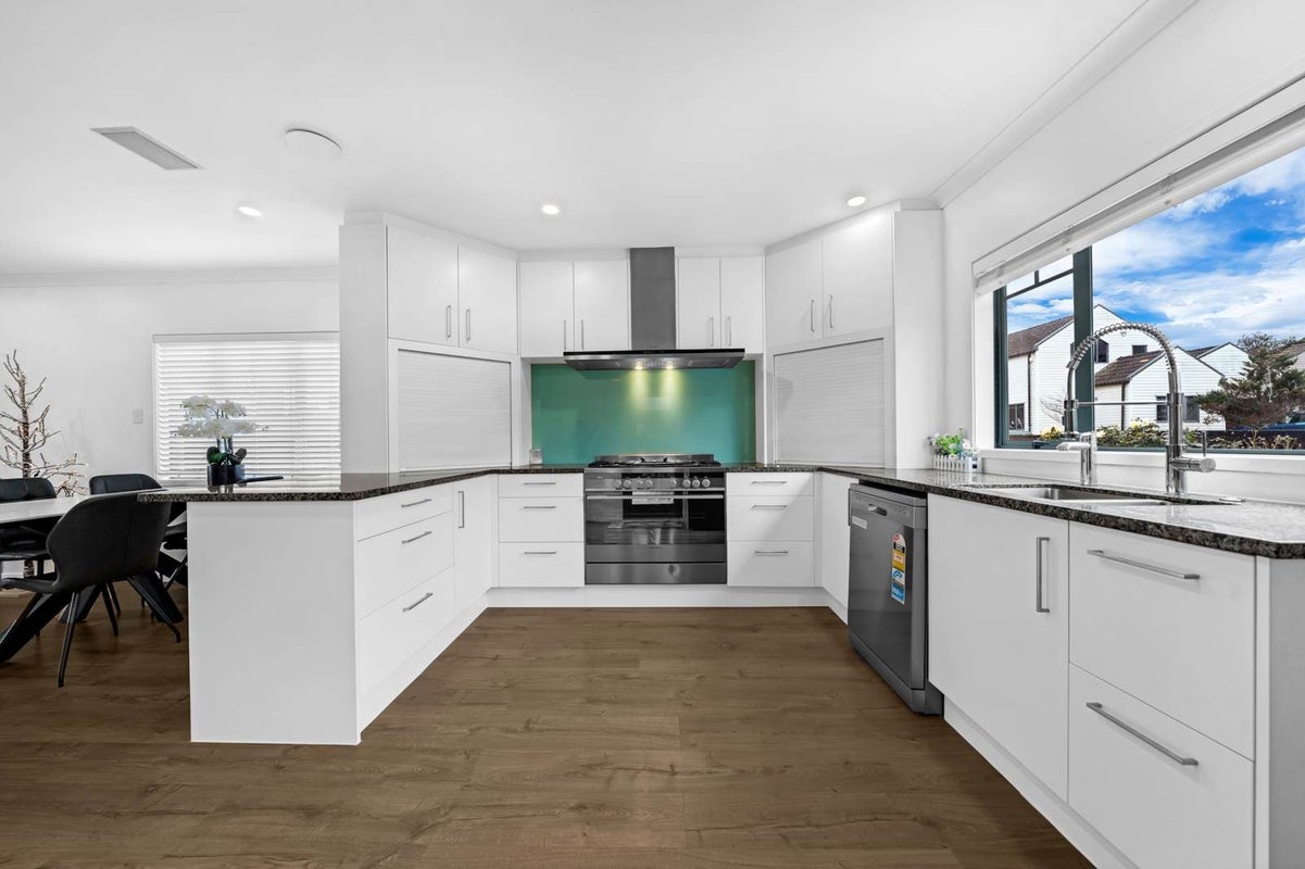 7 Paloma Court, Hillpark, Auckland - Carousel 2