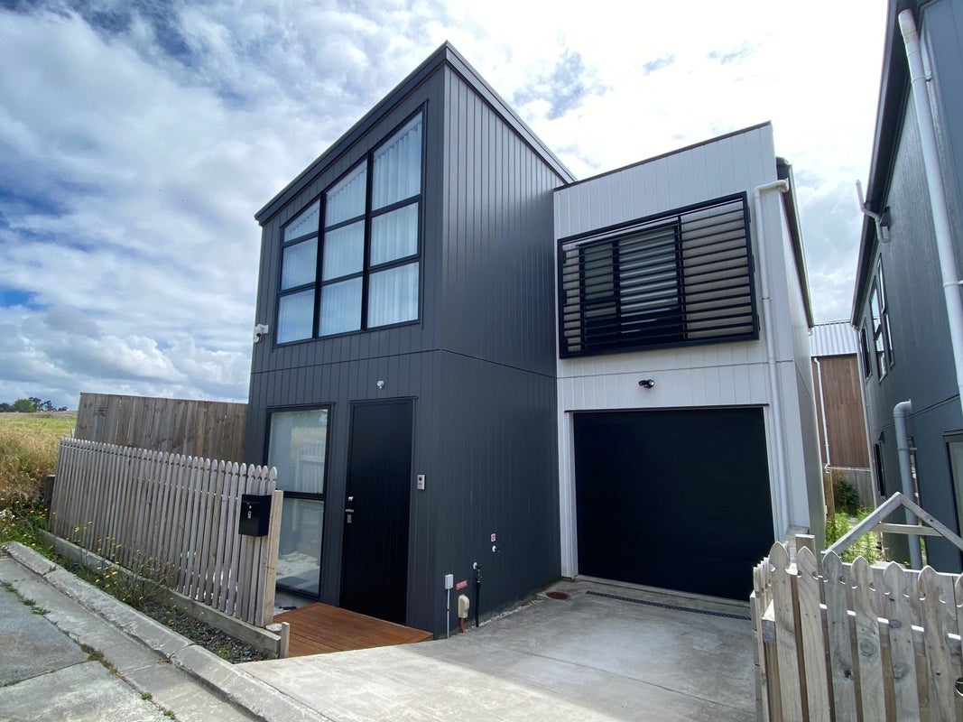 7 Dinaric Lane, Westgate, Auckland - Carousel 1