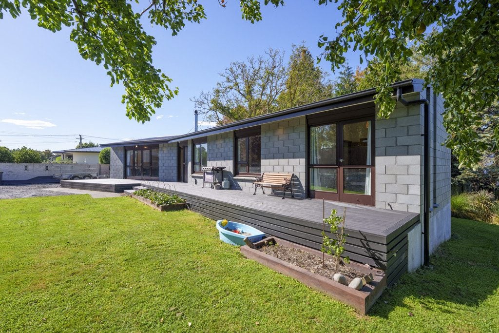 7 Domain Terrace, Spreydon, Christchurch - Carousel 1