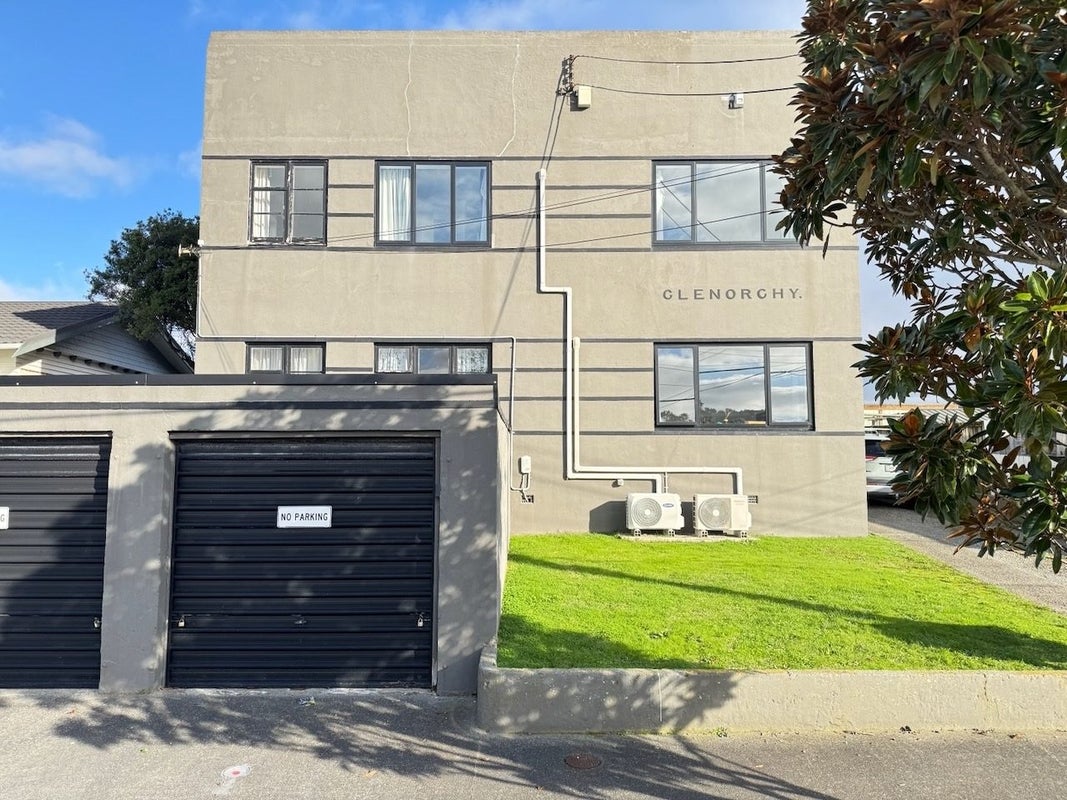 2/2 Emerson Street, Petone, Lower Hutt - Carousel 1