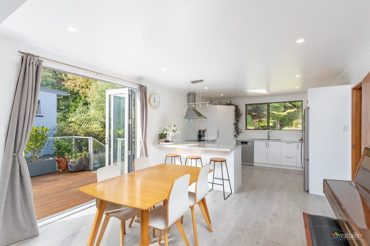 8 Chichester Drive, Pinehaven, Upper Hutt - Carousel 1