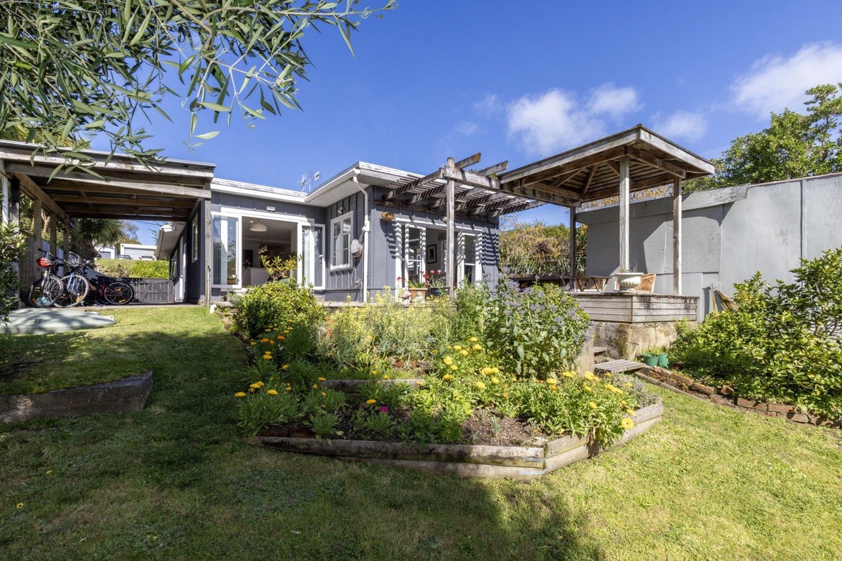 12 Tui Road, Raumati Beach, Paraparaumu - Carousel 1