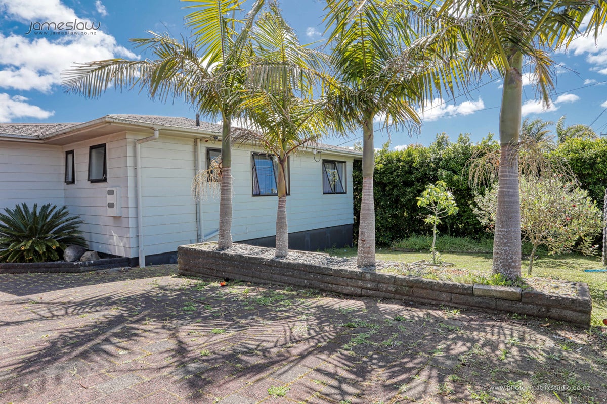 148 Glengarry Road, Glen Eden, Auckland - Carousel 1