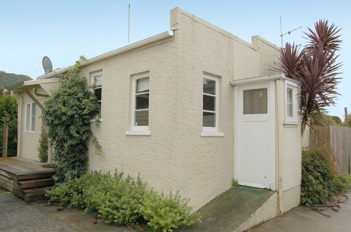 19 Kawaha Point Road, Fairy Springs, Rotorua - Carousel 1