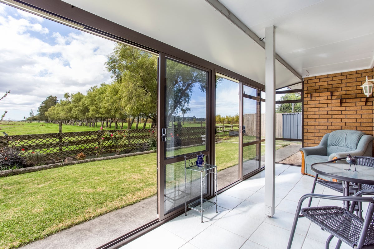 11 Pengelly Place, Parakai, Helensville - Carousel 1
