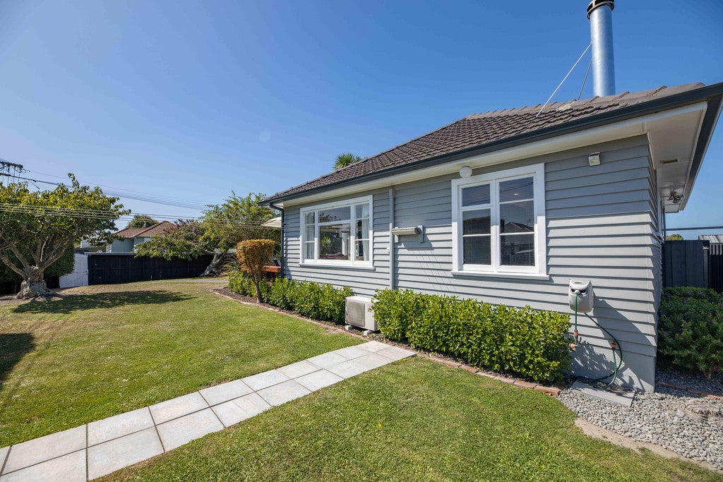 2 Dunedin Street, Redwood, Christchurch - Carousel 2