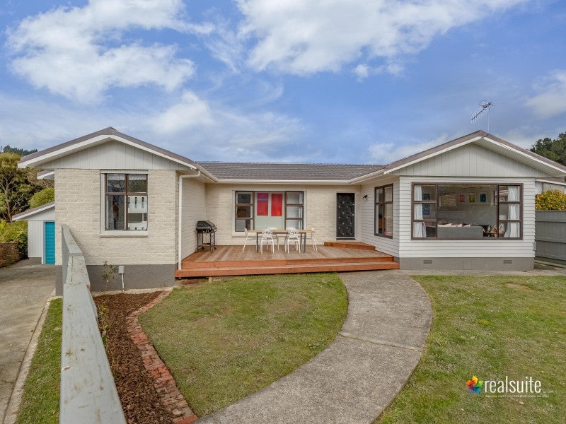 17 Ecclesfield Grove, Silverstream, Upper Hutt - Carousel 1