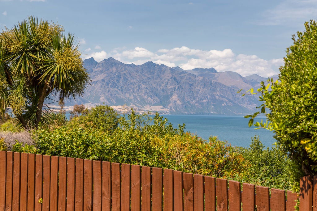 11 Evergreen Place, Sunshine Bay, Queenstown - Carousel 17