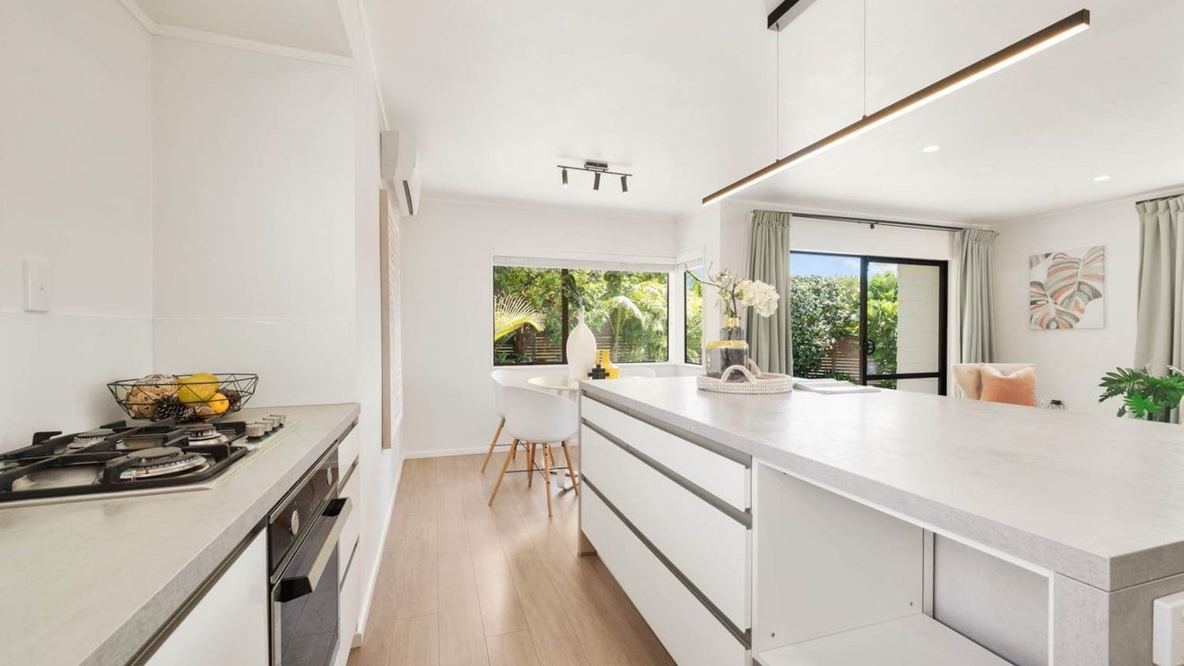 2/2 Kenneth Hopper Place, Manly, Whangaparaoa - Carousel 1