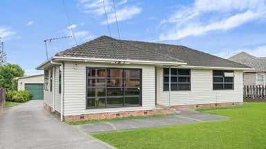 4 Walmsley Road, Mangere Bridge, Auckland - Carousel 1