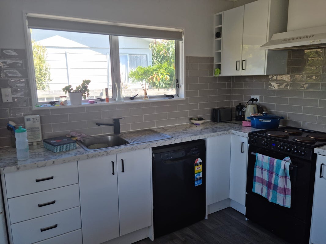 11 Bronte Place, Owhata, Rotorua - Carousel 2
