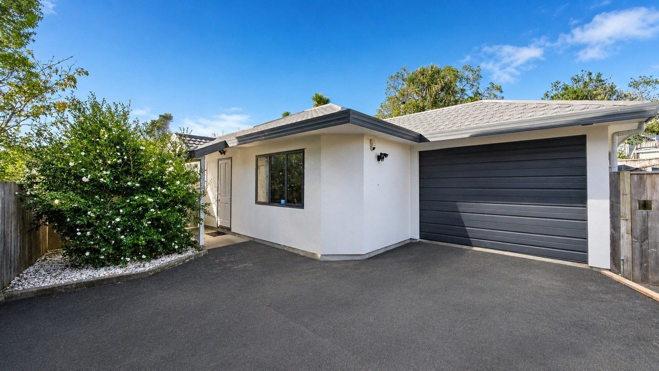 1C Pollen Street, Johnsonville, Wellington - Carousel 1