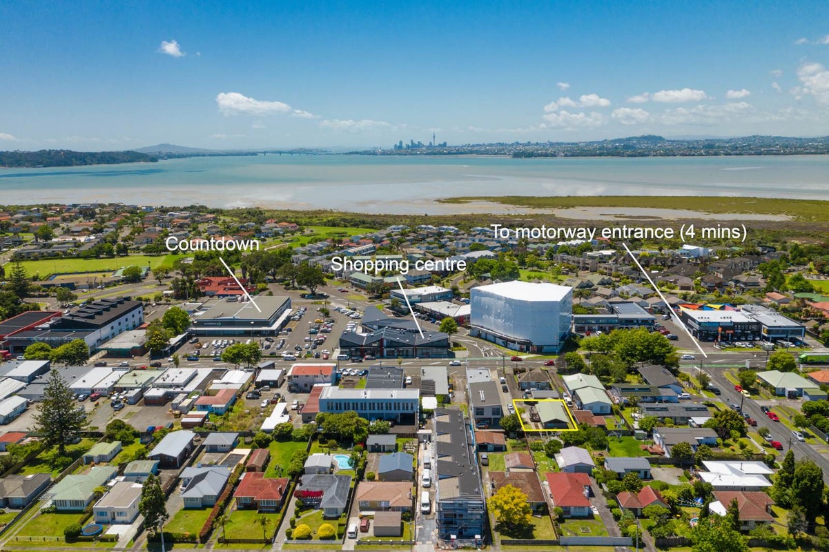 1/528 Te Atatu Road, Te Atatu Peninsula, Auckland - Carousel 2