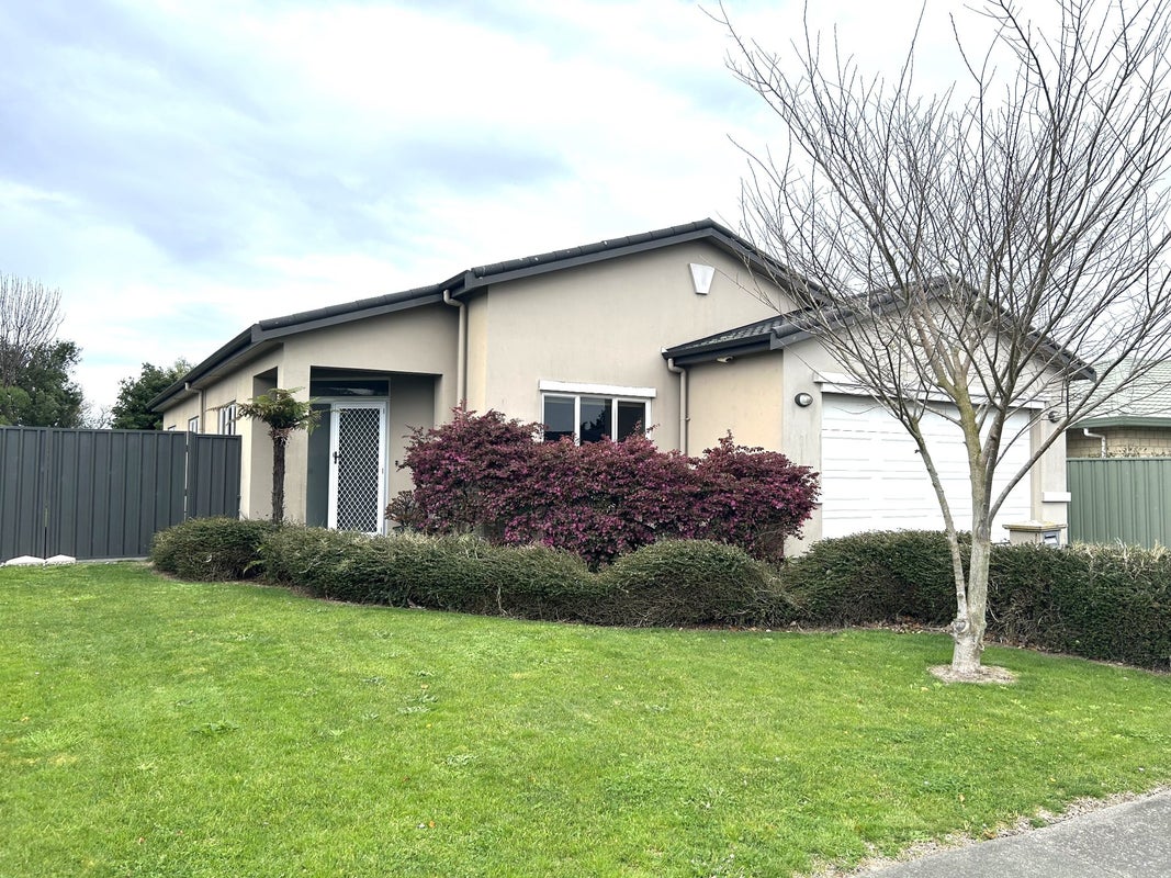 7 Delta Mews Place, Clive, Clive - Carousel 1