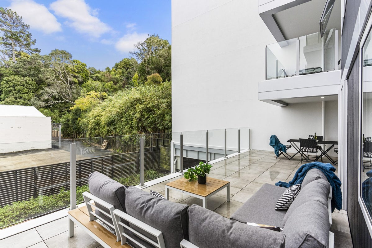 111/25 Bute Road, Browns Bay, Auckland - Carousel 2