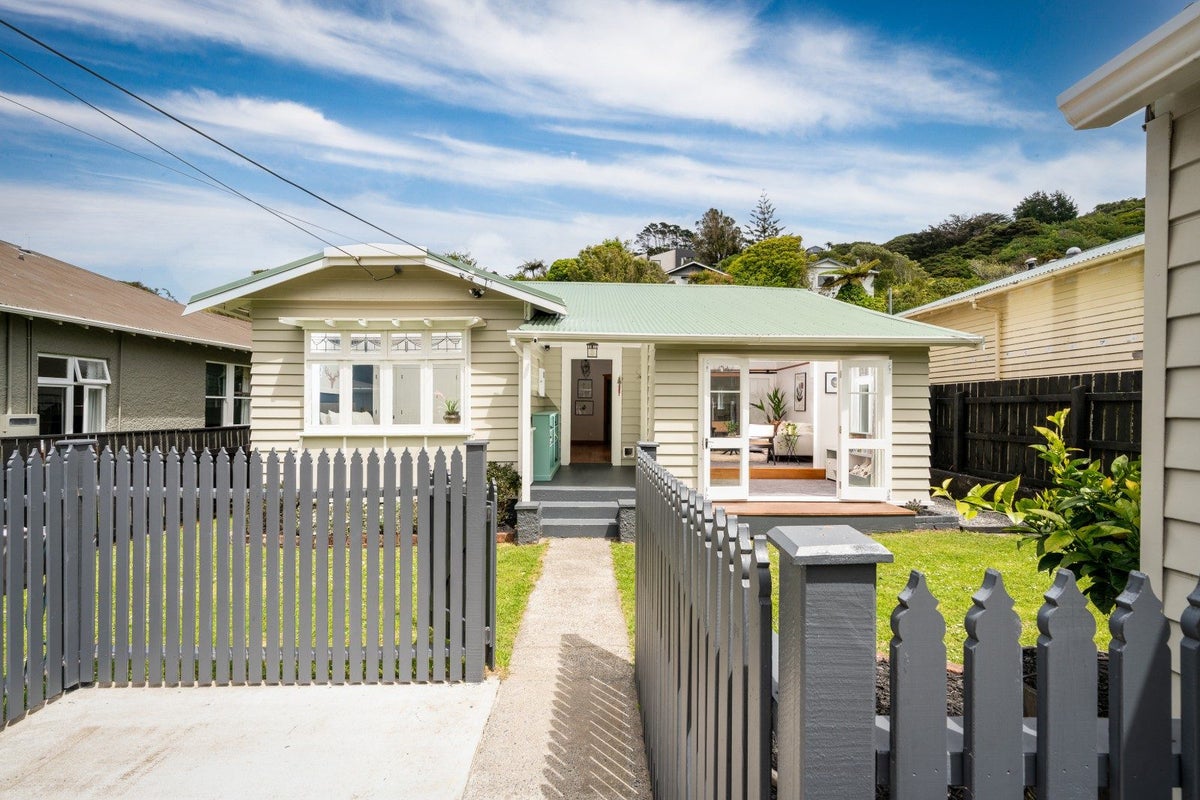 17 Cornford Street, Karori, Wellington - Carousel 1