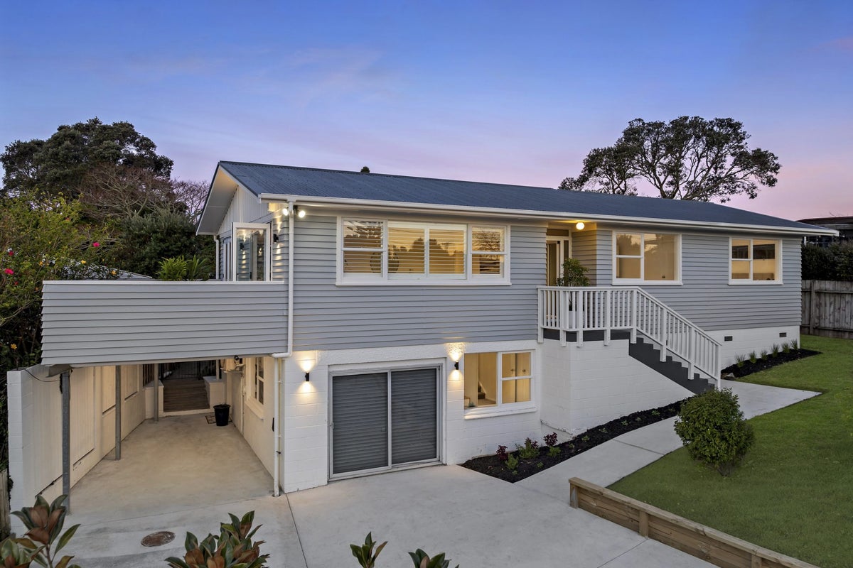 2 Hamilton Place, Glenfield, Auckland - Carousel 1
