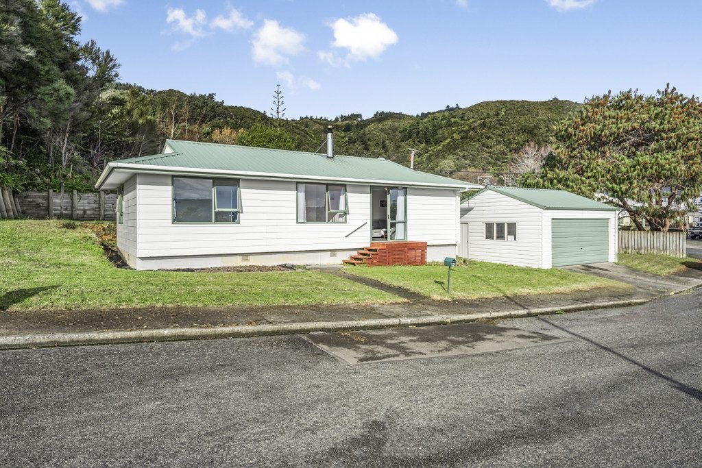 2 Norrie Grove, Naenae, Lower Hutt - Carousel 1