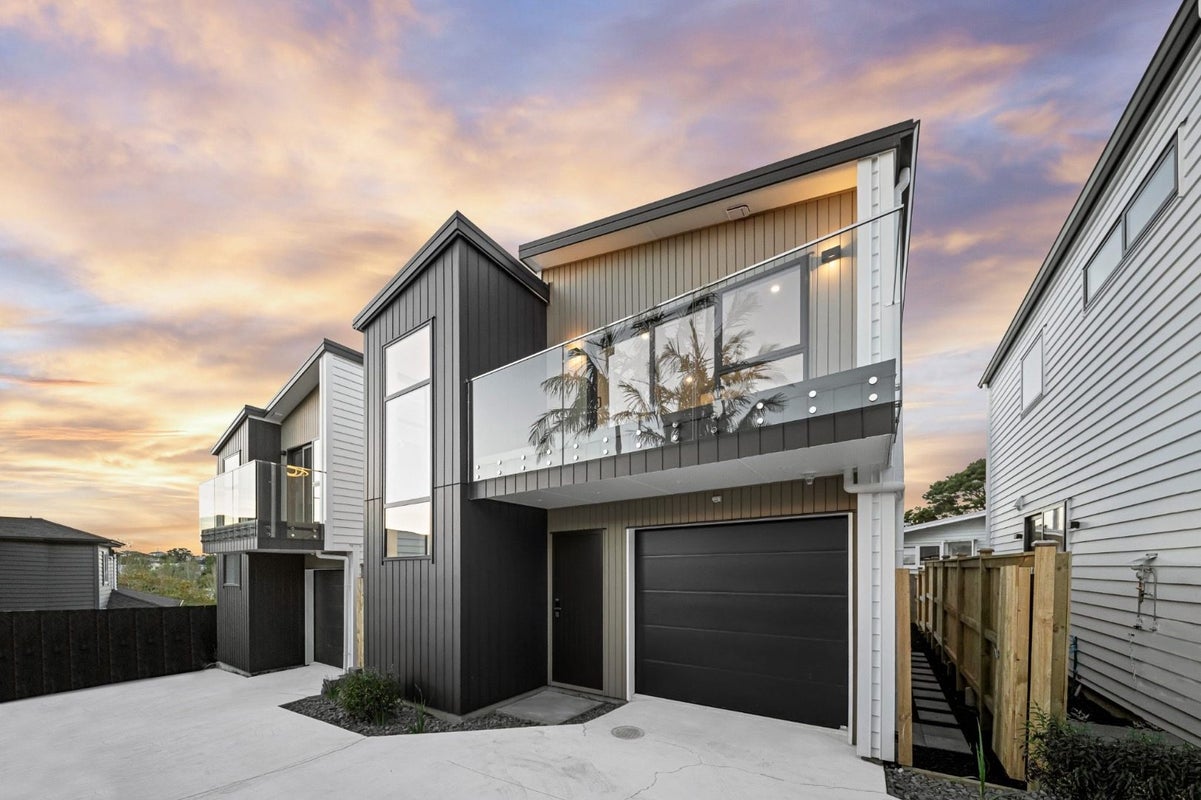 16C Madison Place, Forrest Hill, Auckland - Carousel 1