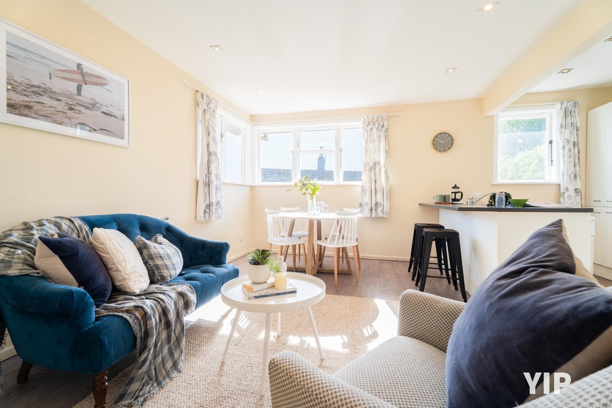 19 Mahinawa Street, Takapuwahia, Porirua - Carousel 2