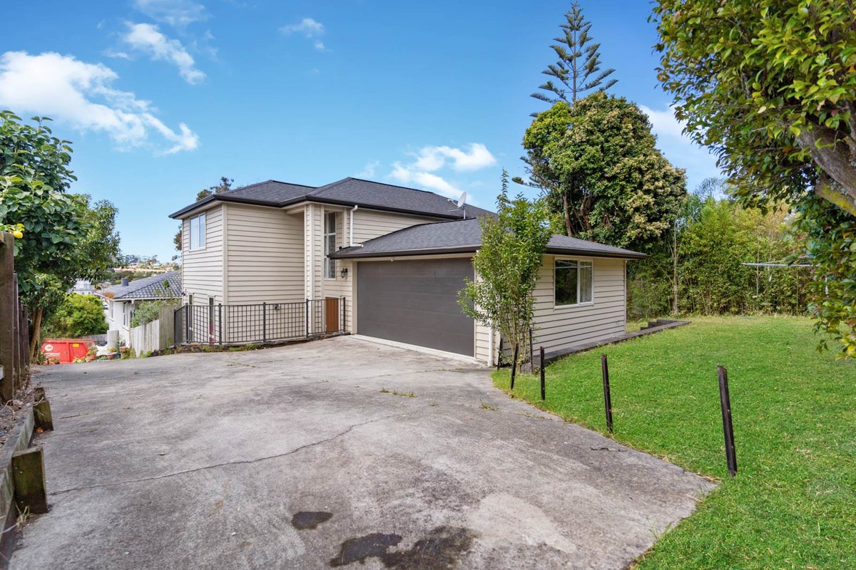 18A Tahu Crescent, Sunnynook, Auckland - Carousel 1