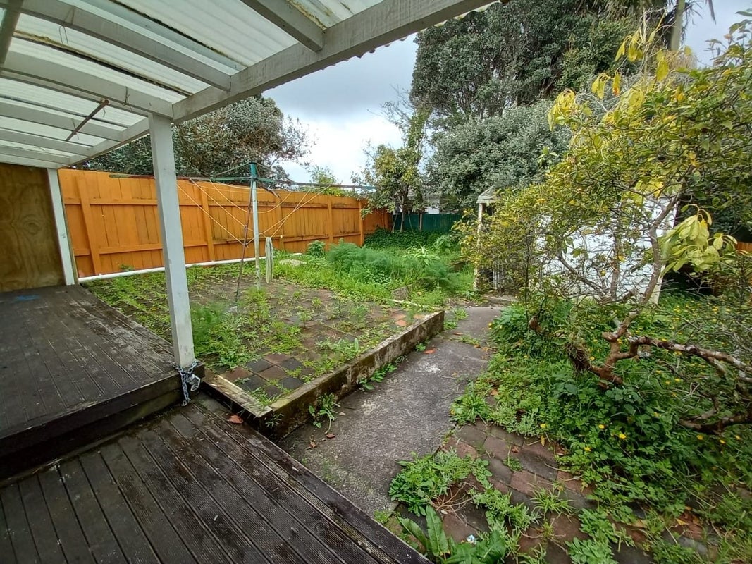 114 Cobham Crescent, Kelston, Auckland - Carousel 9