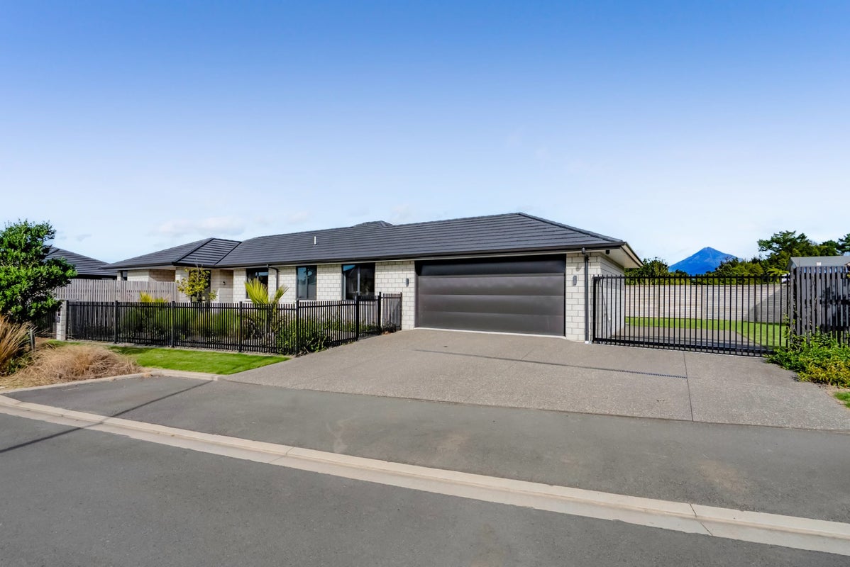 22 Atutahi Street, Hurdon, New Plymouth - Carousel 1