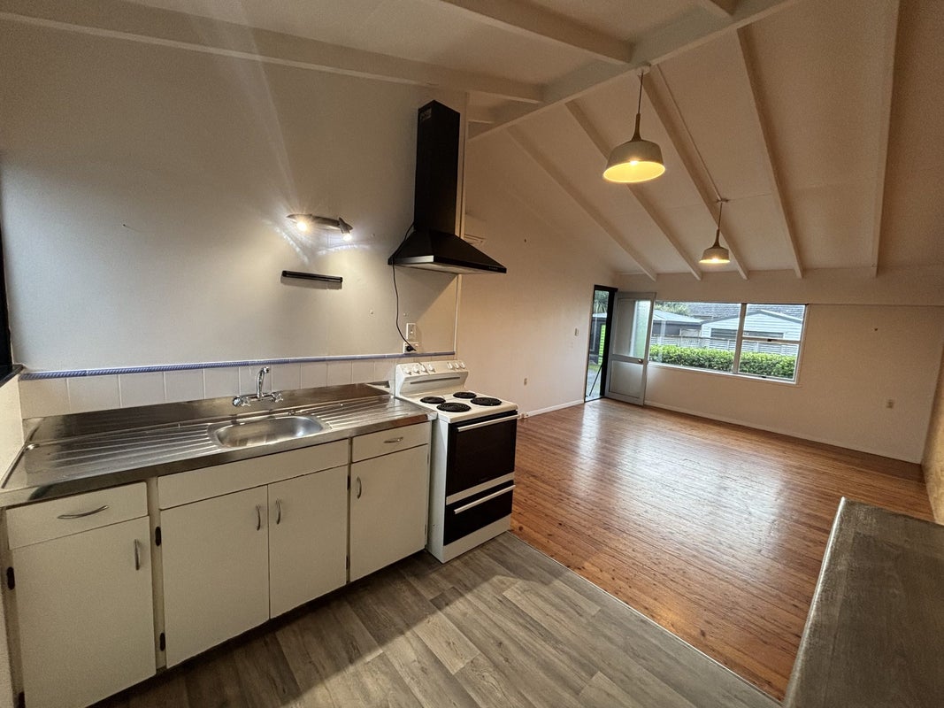 2/47A GREEN STREET, Tahunanui, NELSON - Carousel 2