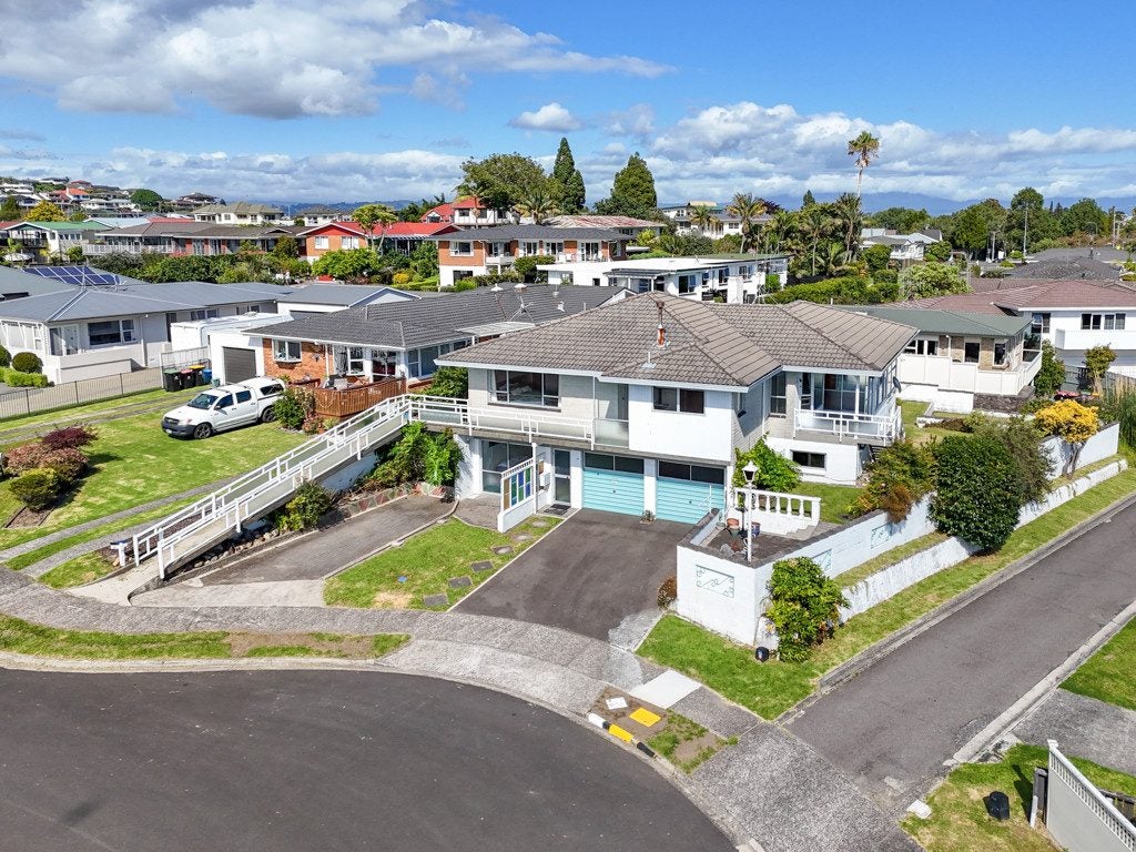 20 Laing Place, Otumoetai, Tauranga - Carousel 1