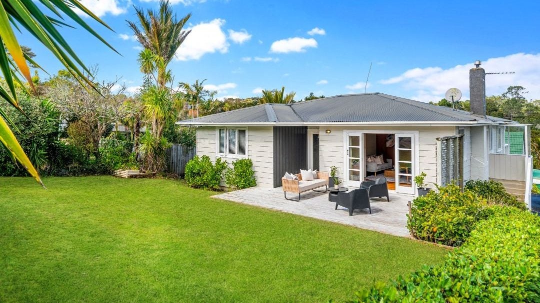 34 Park Road, Glenfield, Auckland - Carousel 1