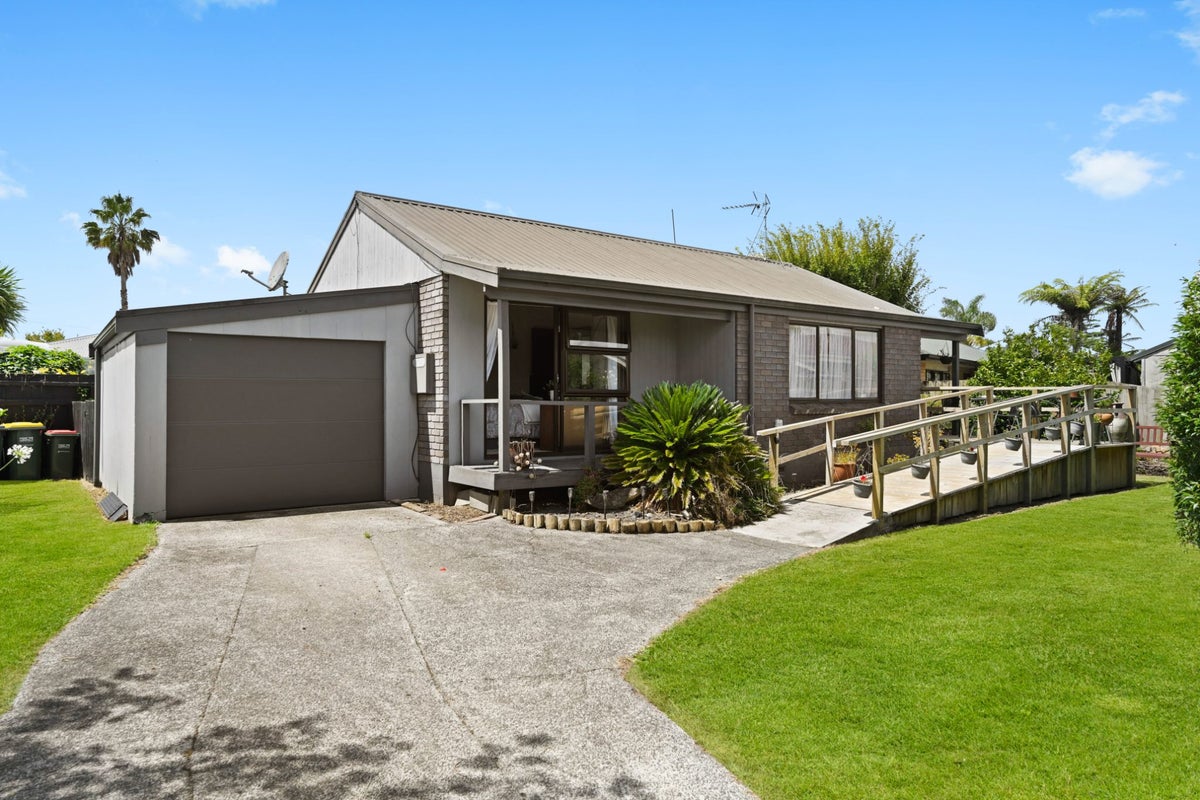 16B Dover Road, St Andrews, Hamilton - Carousel 1