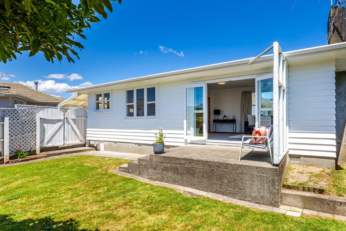 3 Tiwakawaka Grove, Heretaunga, Upper Hutt - Carousel 2