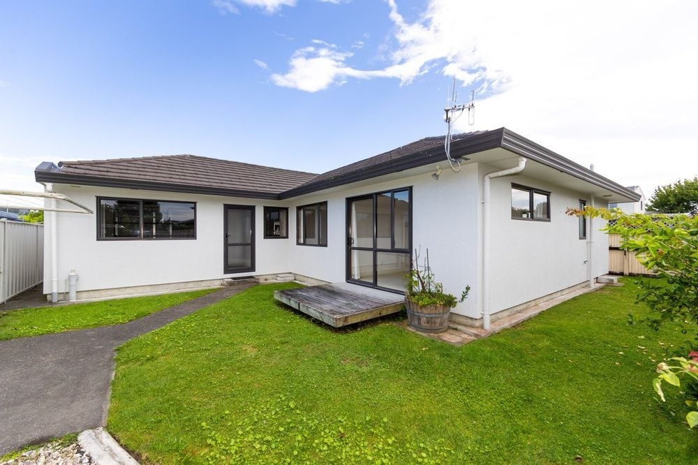 2B Forward Street, Greenmeadows, Napier - Carousel 11