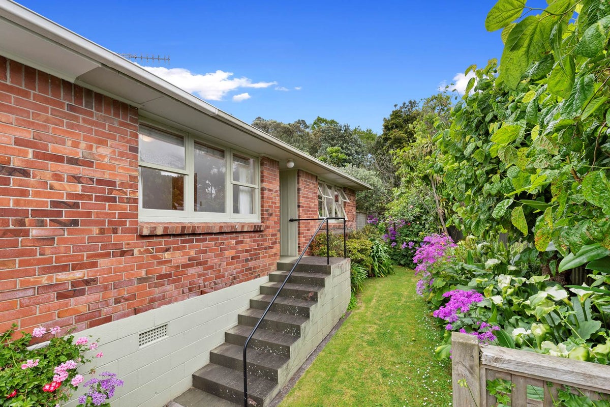 2/65 Church Street, Devonport, Auckland - Carousel 1