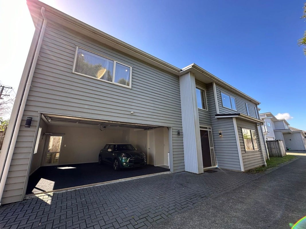 62A Hayr Road, Three Kings, Auckland - Carousel 1