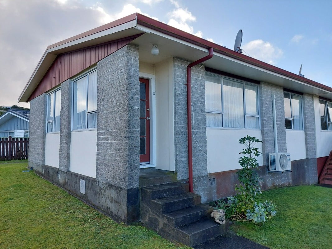 24 Cedar Street, Maungaraki, Lower Hutt - Carousel 1