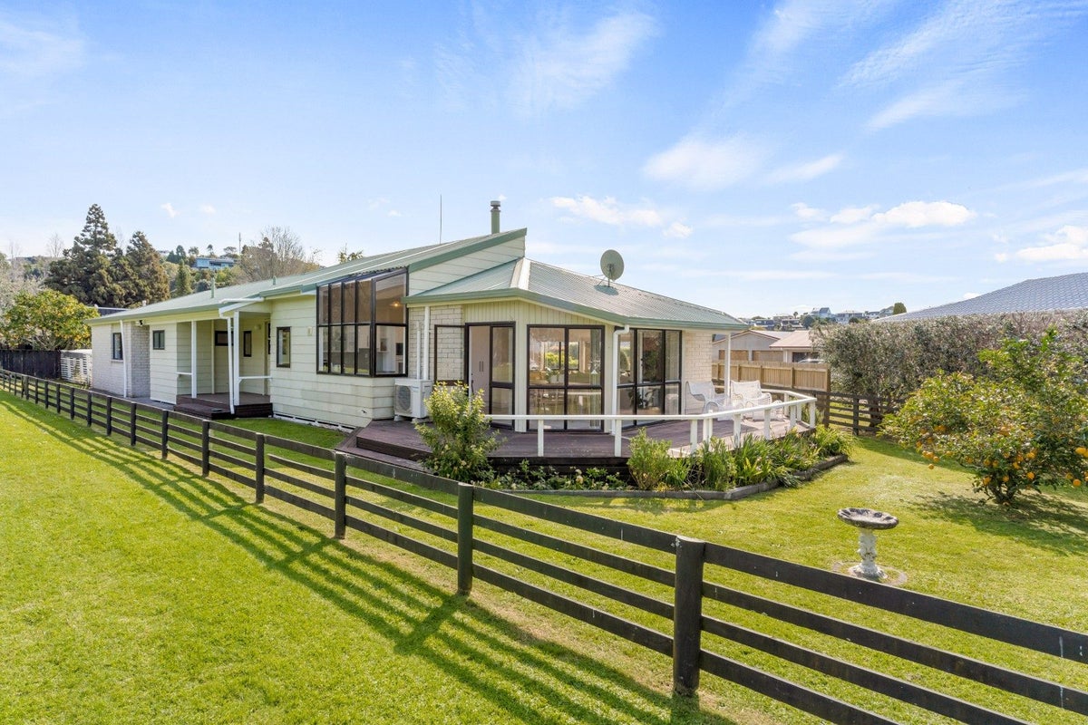 111 Moana Anu Anu Avenue, Whangamata - Carousel 1