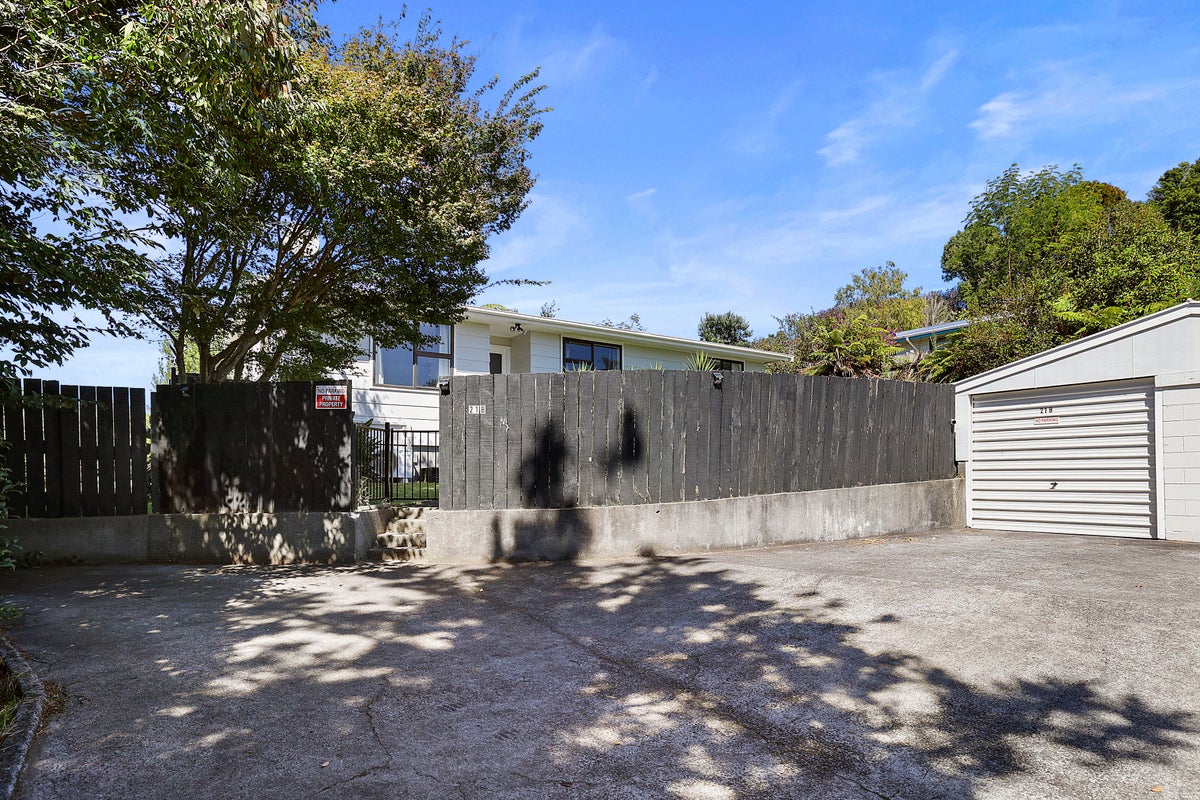 21B Salcombe Terrace, Welbourn, New Plymouth - Carousel 13