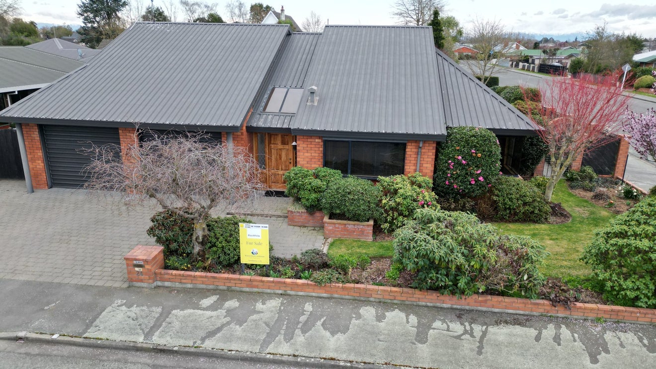 24 Falcon Drive, Allenton, Ashburton - Carousel 1