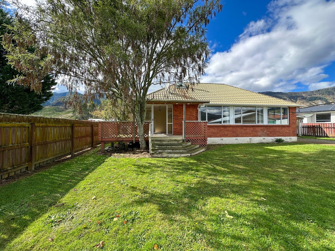 6 Harwood Place, Upper Takaka - Carousel 1