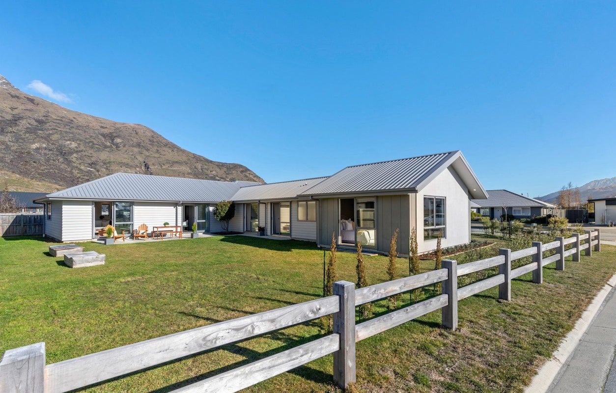 1 Risinghurst Terrace, Lower Shotover, Queenstown - Carousel 1