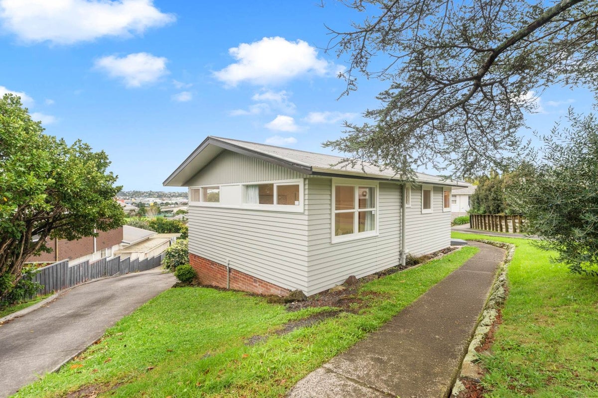 1/100 Bond Crescent, Forrest Hill, Auckland - Carousel 2