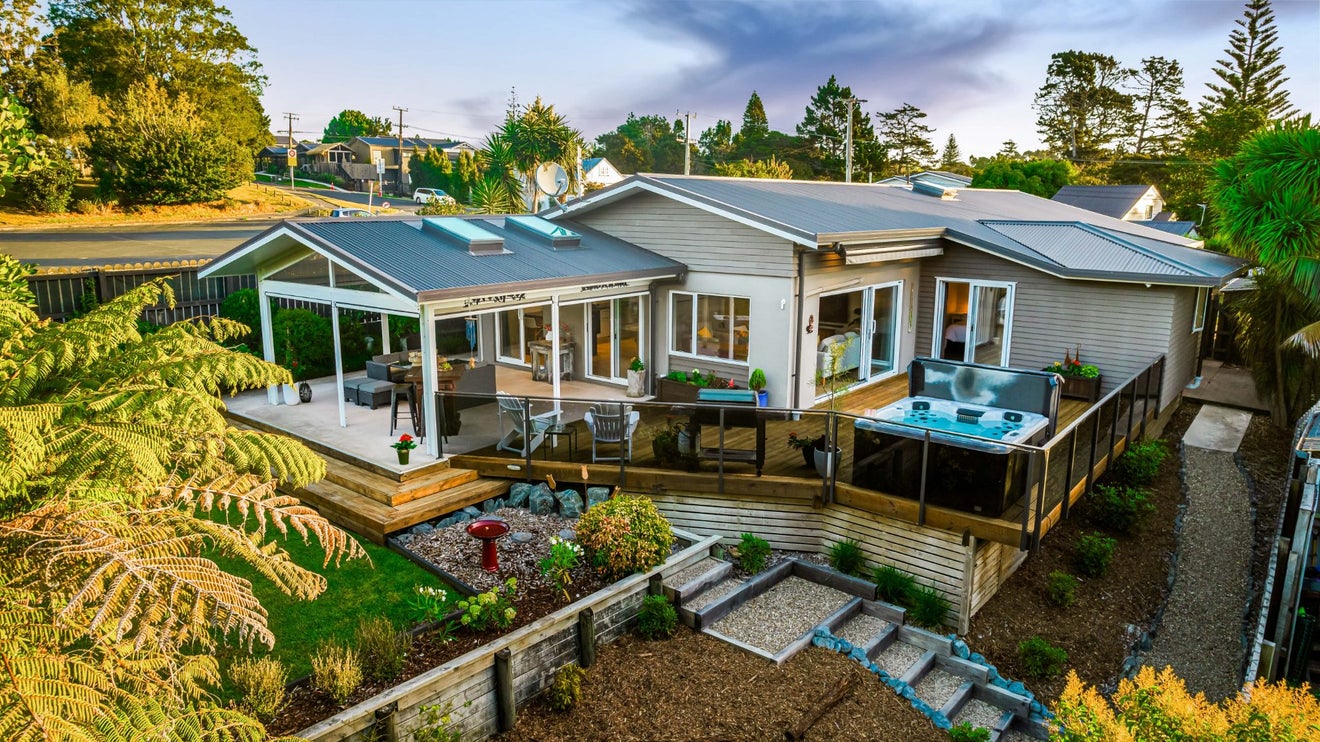 6 Sunnyview Road, Greenhithe, Auckland - Carousel 1