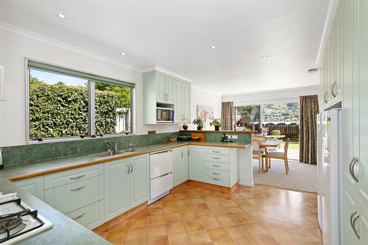 53 Ranui Terrace, Tawa, Wellington - Carousel 2