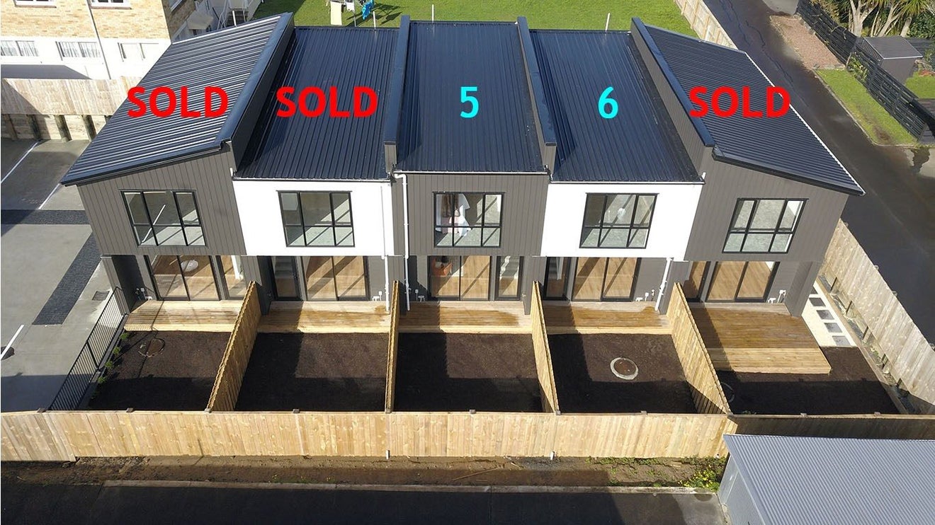 6/85 Royal View Road, Te Atatu South, Auckland - Carousel 1