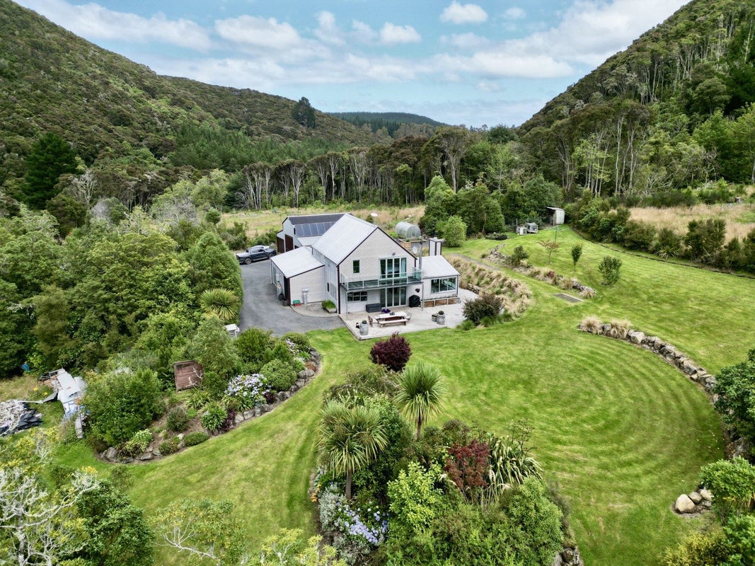 515 Silverstream Valley Road, North Taieri, Mosgiel - Carousel 1