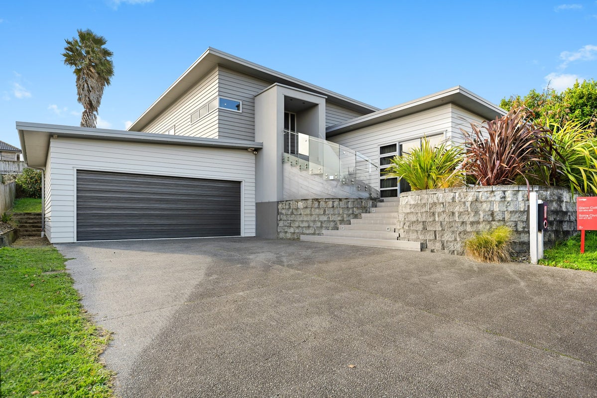 37 The Ford, Huntington, Hamilton - Carousel 1