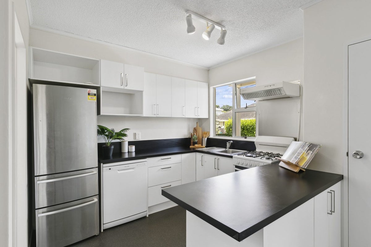 2/11 Trafalgar Street, Johnsonville, Wellington - Carousel 2