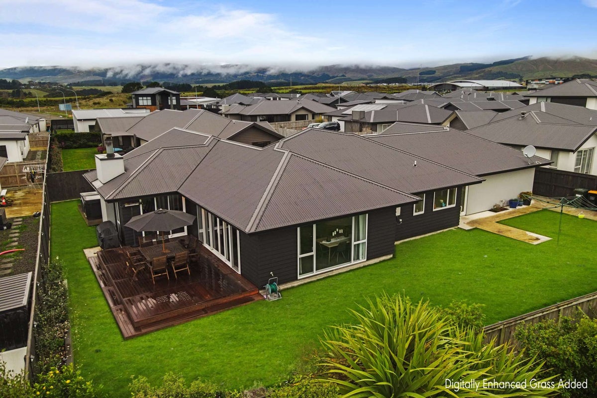 69 Johnstone Drive, Fitzherbert, Palmerston North - Carousel 1