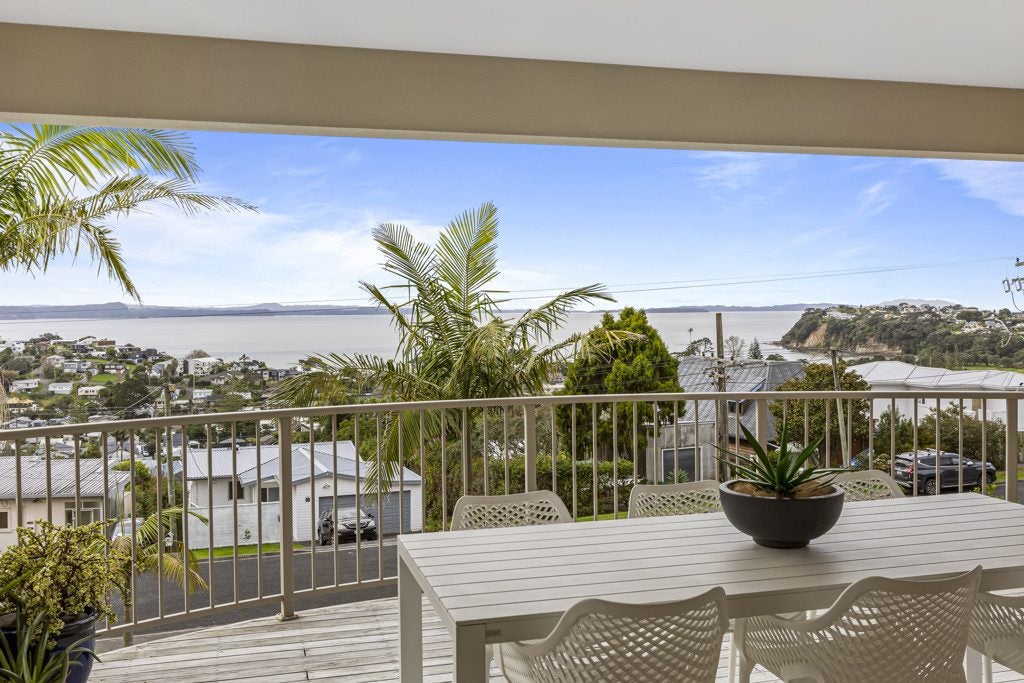25 Totara Road, Stanmore Bay, Whangaparaoa - Carousel 1